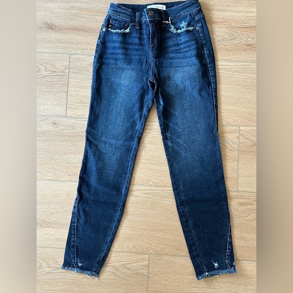 🌴 KanCan Distressed Frayed Hem Dark Wash Skinny Jesns Sz 27 EUC - Picture 6 of 6